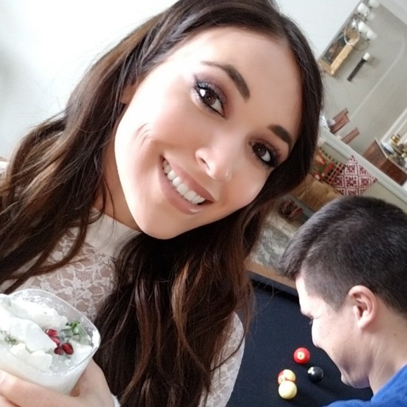 Meet your Posher, Katie - Picture 2 of 2